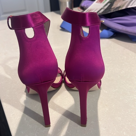 Beautiful SW grape satin sandal heels. Will send with box, worn twice - Picture 3 of 8